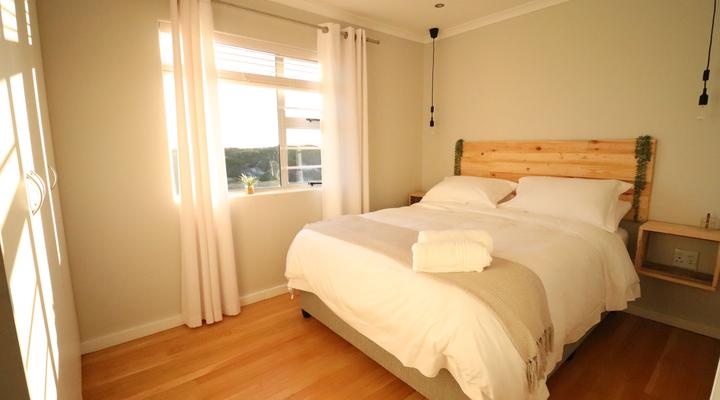 Large 5 Sleeper in Beach club!