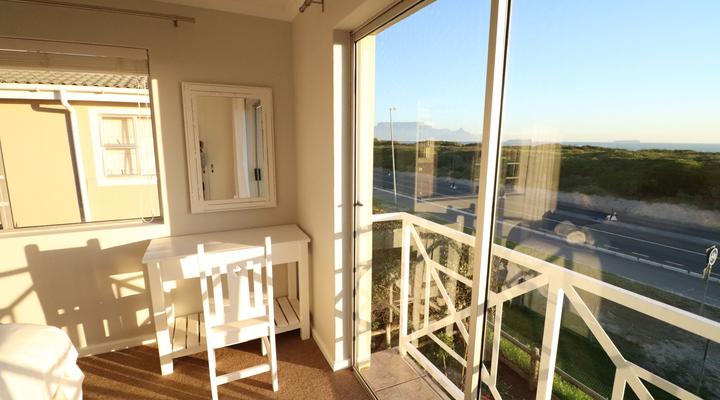 Large 5 Sleeper in Beach club!