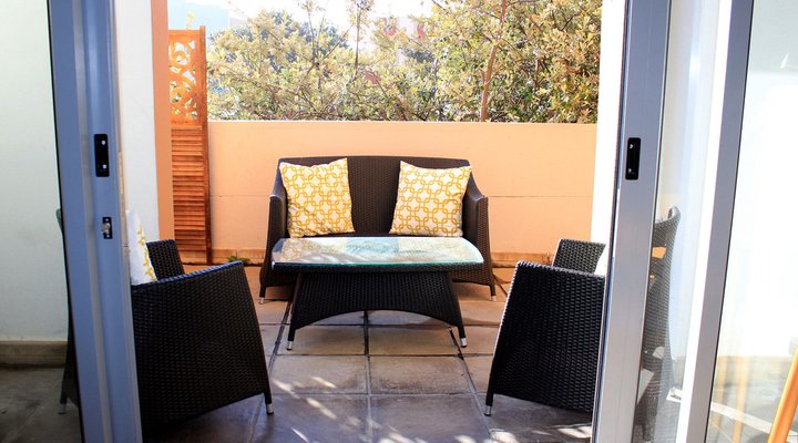 Sunlit Apartment Muizenberg Beachfront
