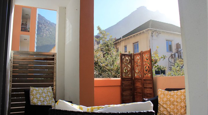 Sunlit Apartment Muizenberg Beachfront
