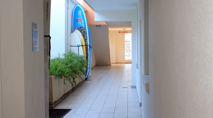 Sunlit Apartment Muizenberg Beachfront