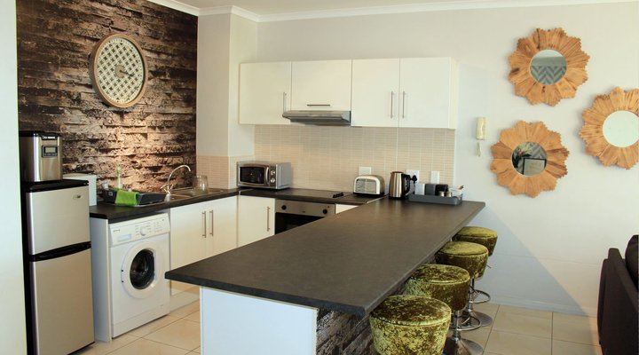 Sunlit Apartment Muizenberg Beachfront