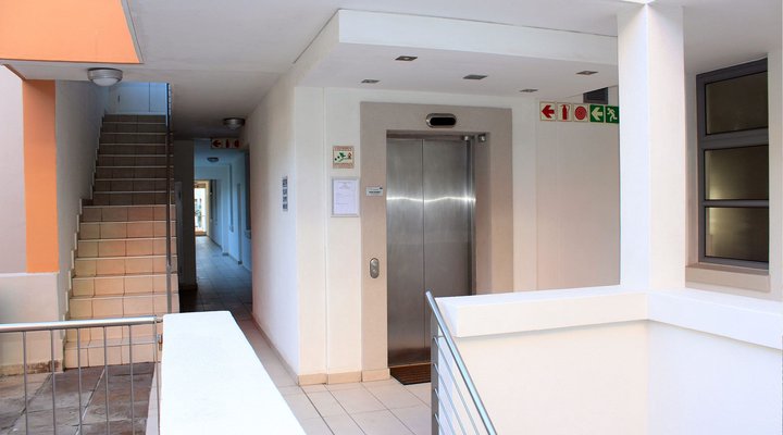 Sunlit Apartment Muizenberg Beachfront