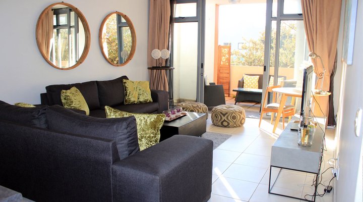 Sunlit Apartment Muizenberg Beachfront