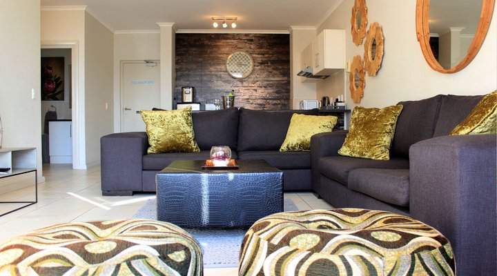 Sunlit Apartment Muizenberg Beachfront