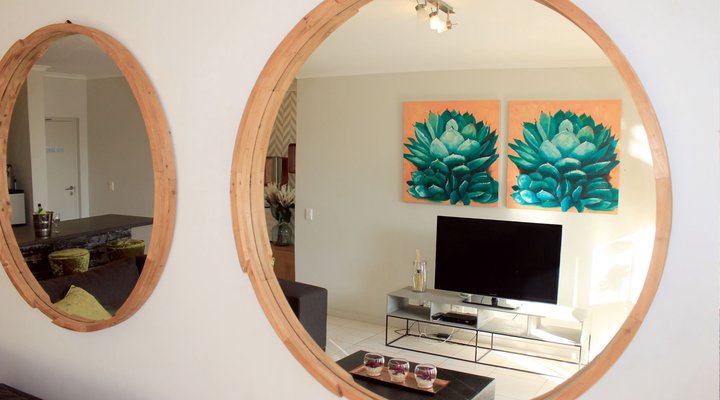 Sunlit Apartment Muizenberg Beachfront