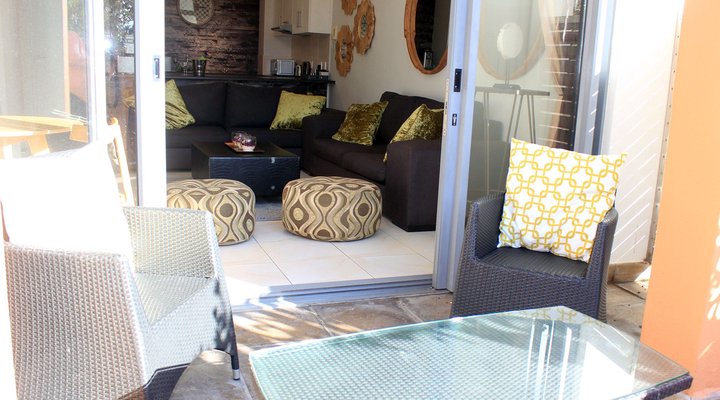 Sunlit Apartment Muizenberg Beachfront