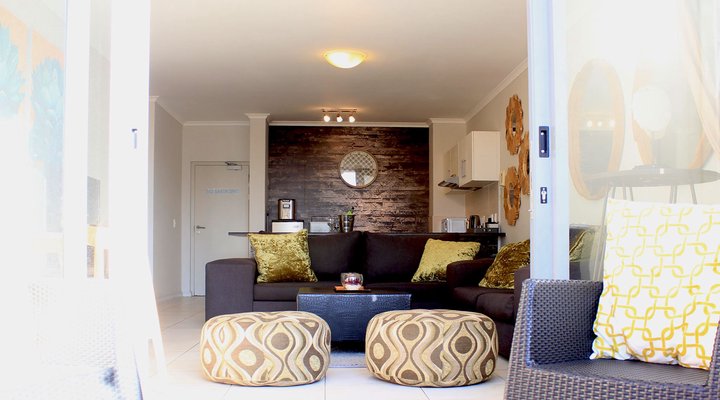 Sunlit Apartment Muizenberg Beachfront