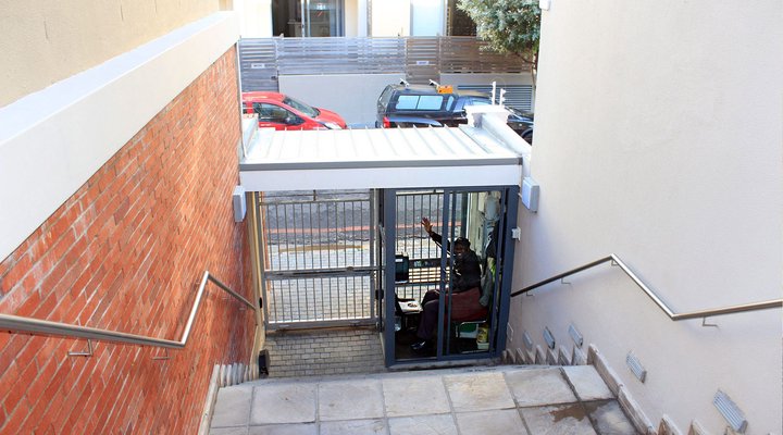 Sunlit Apartment Muizenberg Beachfront