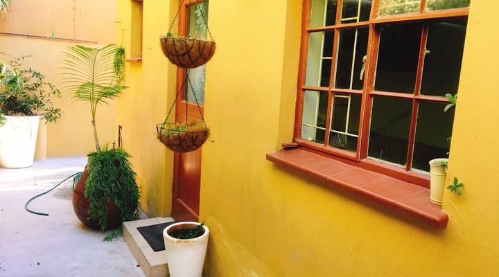 Sun & Sea Downtown Mediterranean Villa