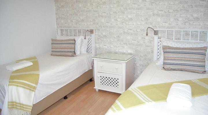 Breakers Modern Apartment