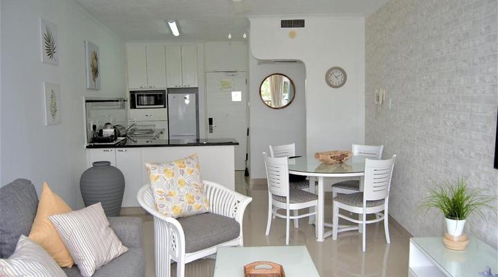 Breakers Modern Apartment