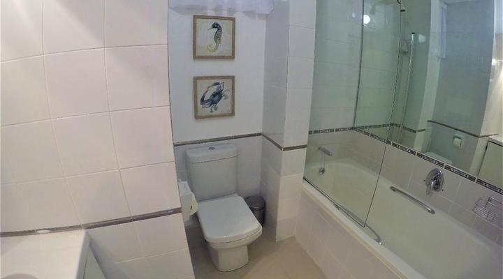 Breakers Modern Apartment