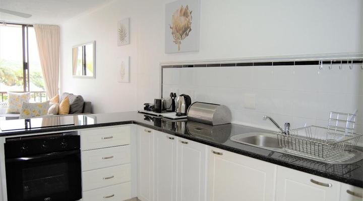 Breakers Modern Apartment