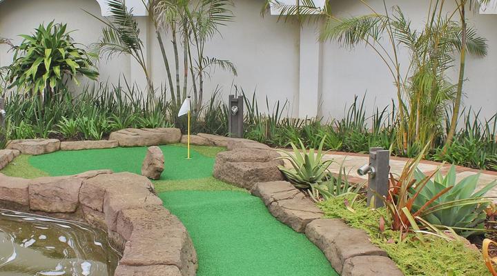 Breakers Modern Apartment