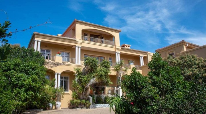 Whale Tails Beach Villa