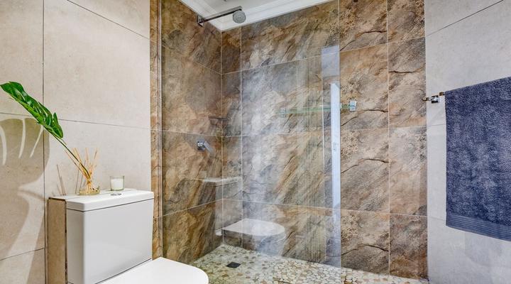 2 Sleeper with King Bed @ Unit 44 Point Watefront