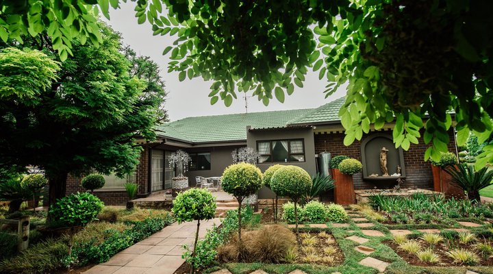 La Fleur Guesthouse & Garden Venue