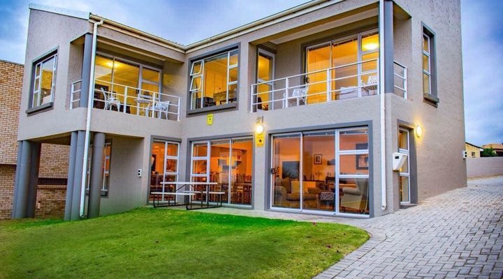 Modern Holiday House in Jeffreys Bay