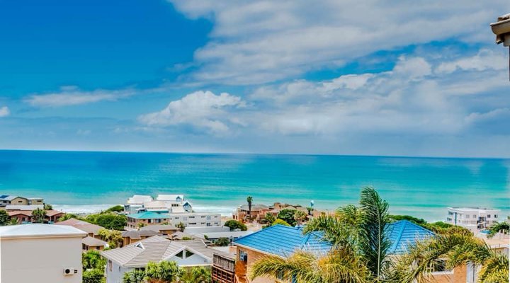 Modern Holiday House in Jeffreys Bay