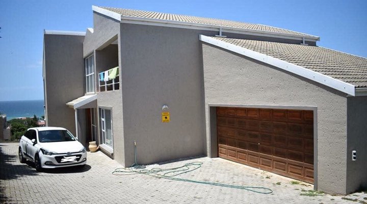 Modern Holiday House in Jeffreys Bay