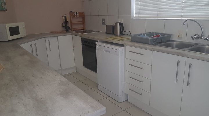 Afri-khaya Self-catering Apartment