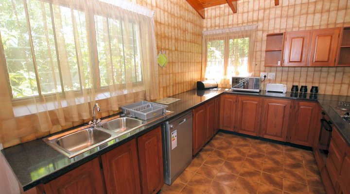 Summer Lodge 2 - Uvongo