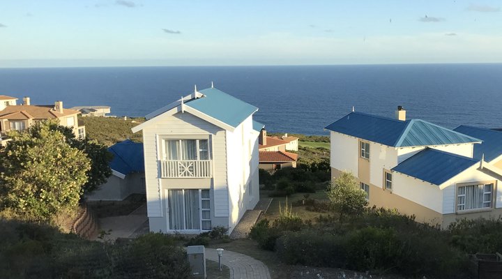 Pinnacle Point Beach and Golf Resort Lodge