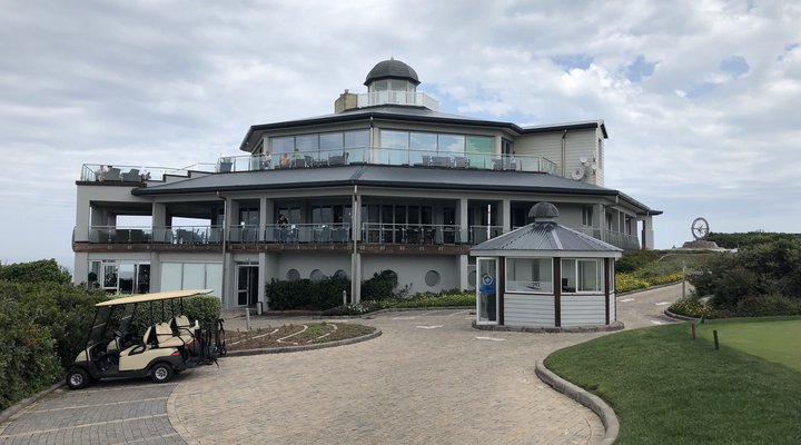 Pinnacle Point Beach and Golf Resort Lodge