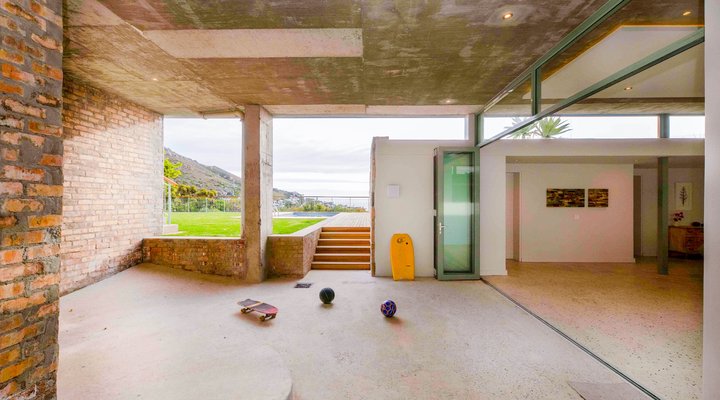 Llandudno Family Home with Ocean Views