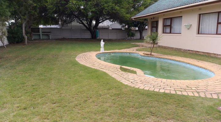 DJ'S B&B in Table View Cape Town