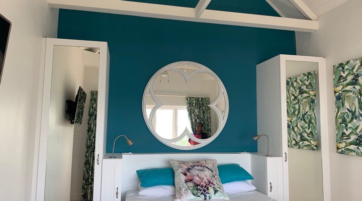 Sunny Cove Manor