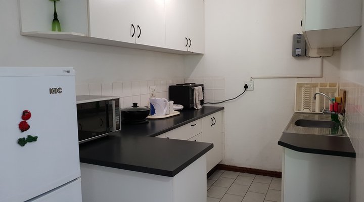 Pool Flat 800m to Beach