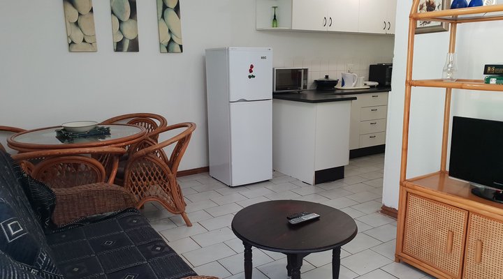 Pool Flat 800m to Beach