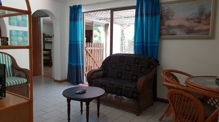 Pool Flat 800m to Beach