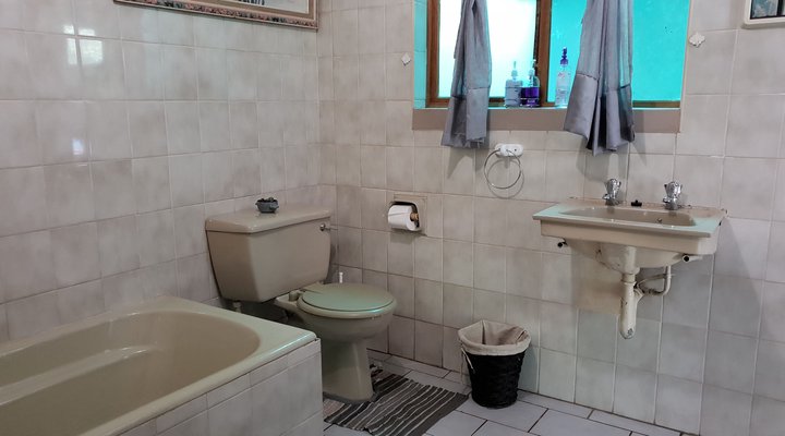 Pool Flat 800m to Beach