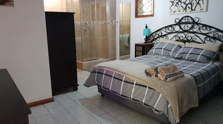 Pool Flat 800m to Beach