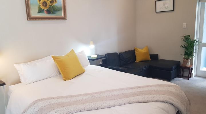 Under the Oak Bed and Breakfast