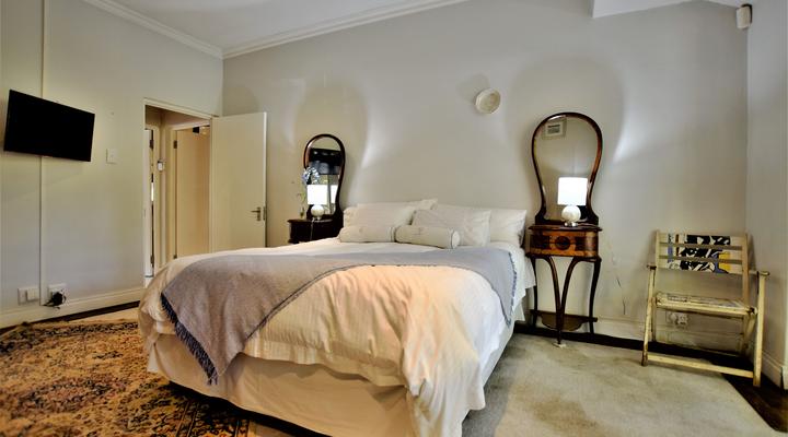 Under the Oak Bed and Breakfast