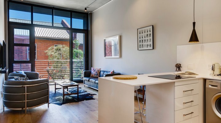 Waterfront Luxury Queen Apartment