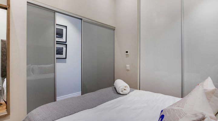 Waterfront Luxury Queen Apartment