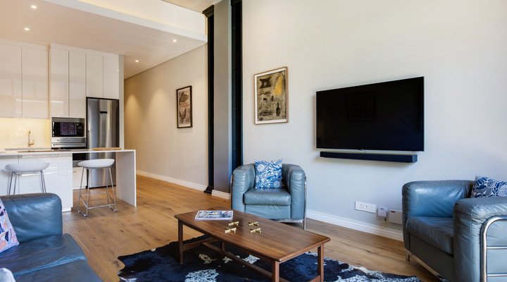 Waterfront Luxury Queen Apartment