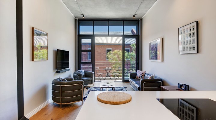 Waterfront Luxury Queen Apartment