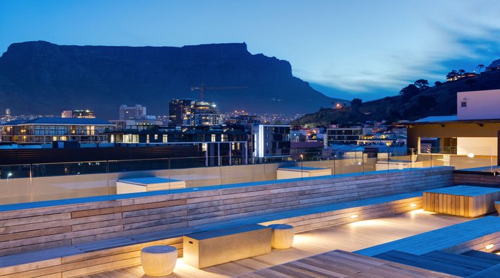 Waterfront Luxury Queen Apartment