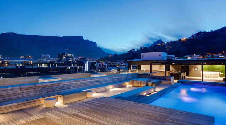 Waterfront Luxury Queen Apartment