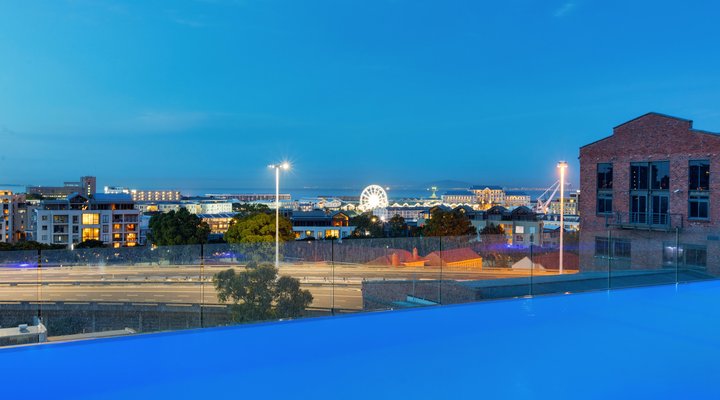 Waterfront Luxury Queen Apartment