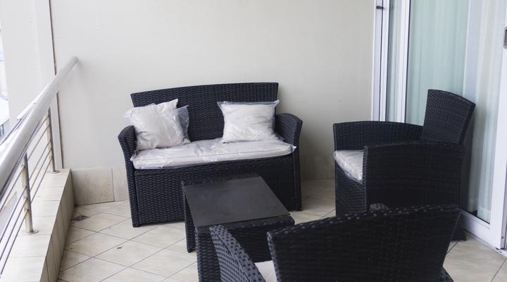 The Sails Beach Apartment