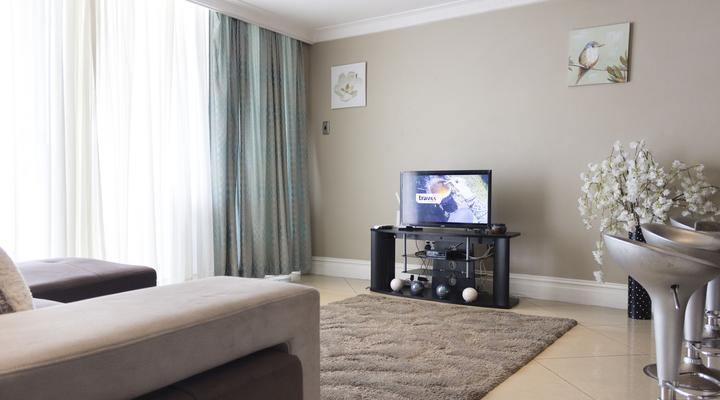 The Sails Beach Apartment