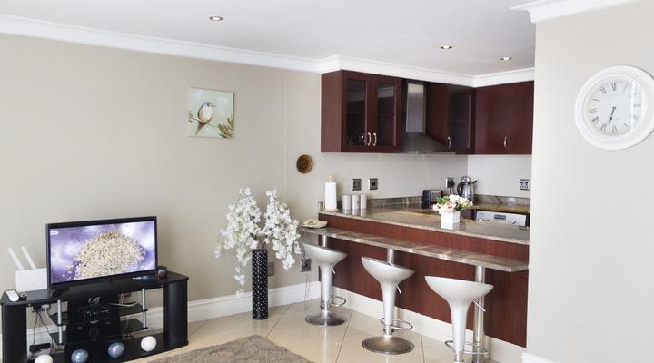 The Sails Beach Apartment