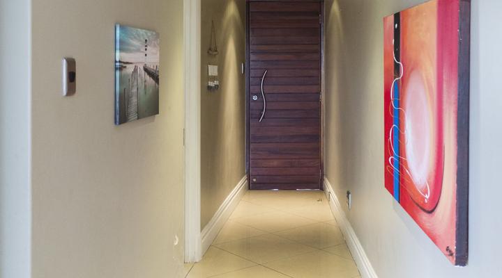 The Sails Beach Apartment